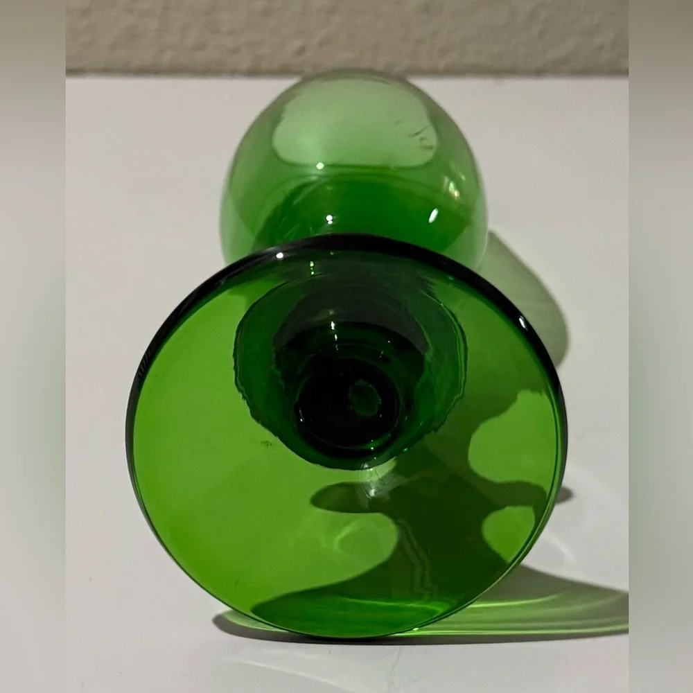 Vintage Elegant Green Glass Goblet - Picture 4 of 4